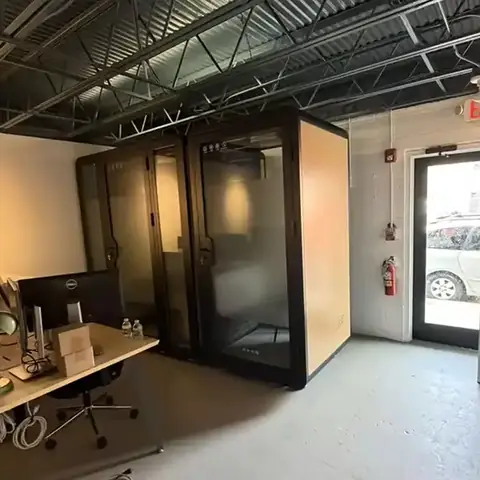 r125-soundproof-office-phone-booth-pod-room-photo-4